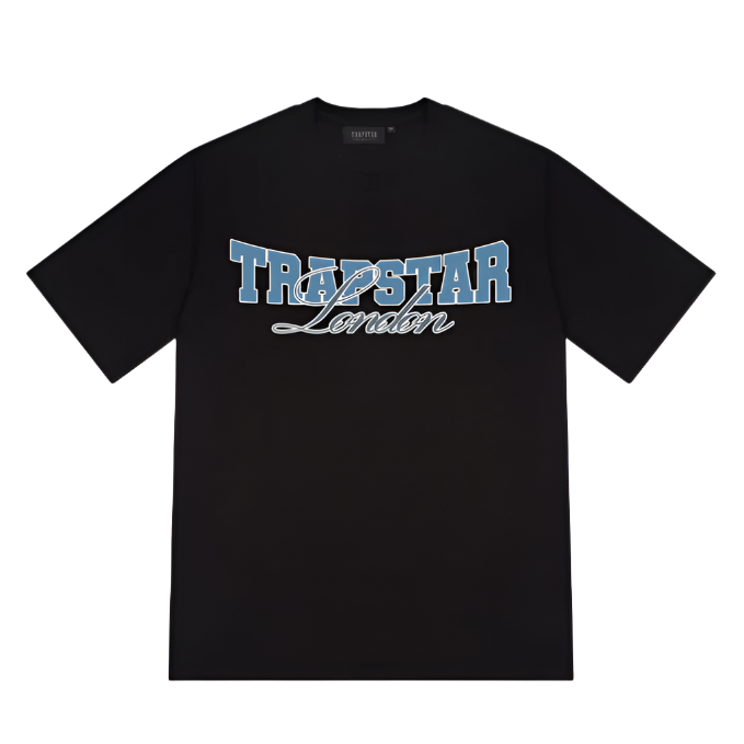 TRAPSTAR LONDON VARSITY COLLEGIATE GRAPHIC TEE (BLACK)
