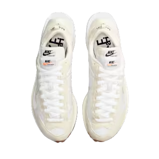 NIKE SACAI VAPORWAFFLE TRAINERS (SAIL WHITE & GUM)