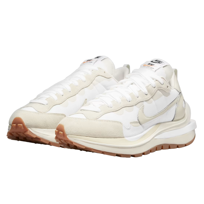 NIKE SACAI VAPORWAFFLE TRAINERS (SAIL WHITE & GUM)