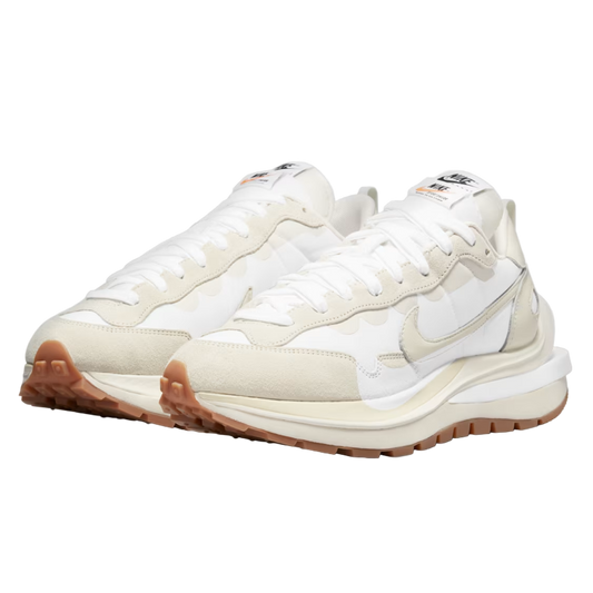 NIKE SACAI VAPORWAFFLE TRAINERS (SAIL WHITE & GUM)