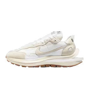 NIKE SACAI VAPORWAFFLE TRAINERS (SAIL WHITE & GUM)